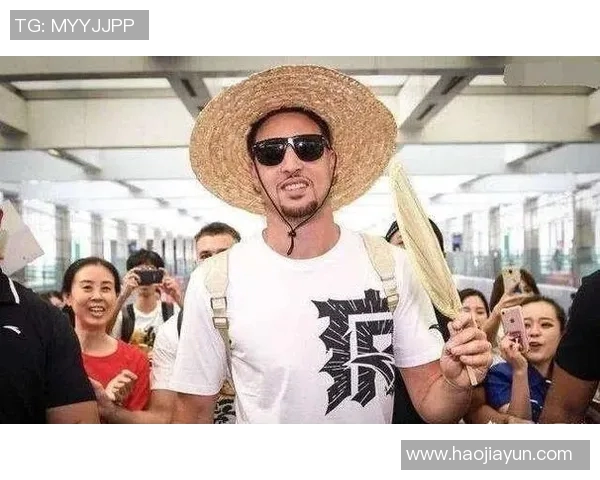 当红足球球星退役后街头摊煎饼吸引球迷围观引发热议 当红足球球星退役后街头摊煎饼吸引球迷围观引发热议