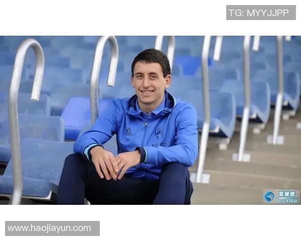 梅赫伦足球队传奇球星崛起之路:从青涩新星到球队核心的奋斗历程 梅赫伦足球队传奇球星崛起之路:从青涩新星到球队核心的奋斗历程