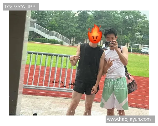 黑皮帅哥:足球场上的绝世风采与独特魅力展现 黑皮帅哥:足球场上的绝世风采与独特魅力展现